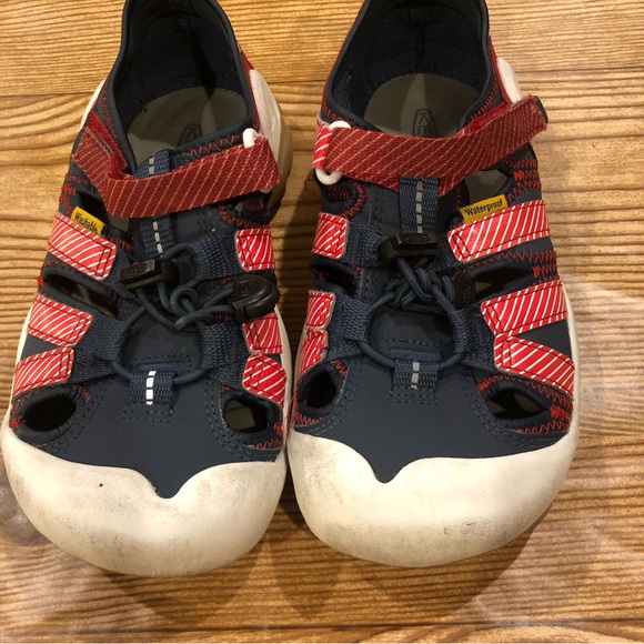 Size 1 kids Keen waterproof shoes. Red blue - Picture 11 of 11